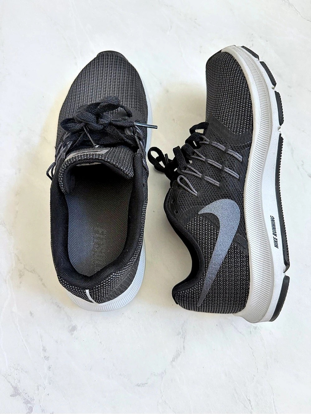 Nike Run Swift Athletic Sneakers Black  US 6